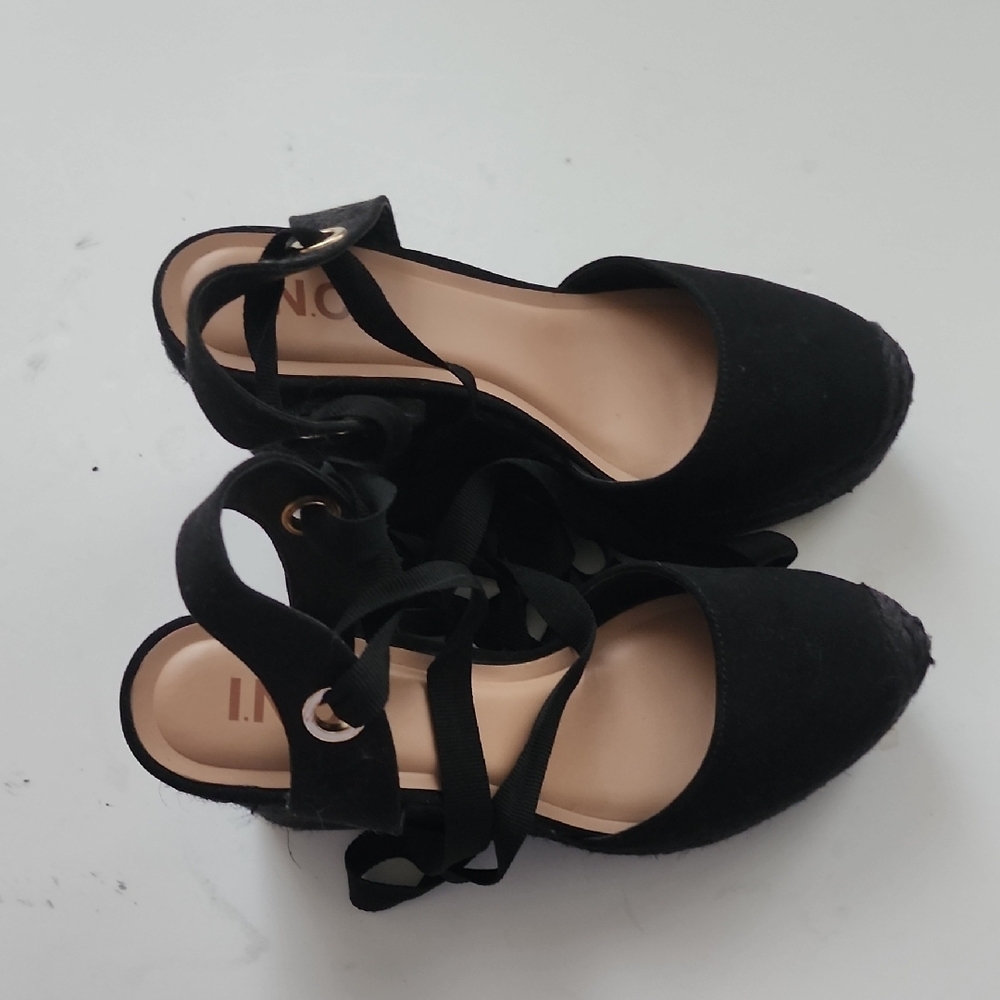 Elegant Black Espadrilles with Ankle Straps - Picture 4 of 7